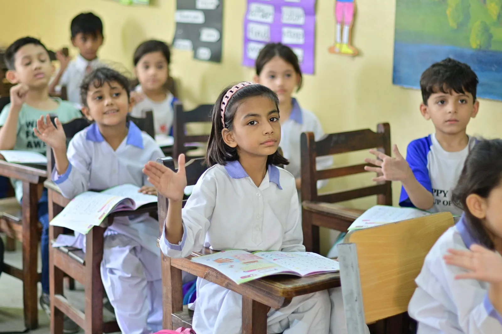 Primary Years students participating in a guided LIM classroom discussion